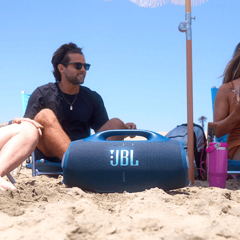 Parlante JBL Boombox 4 210W Bluetooth 5.4 IP68 azul uso