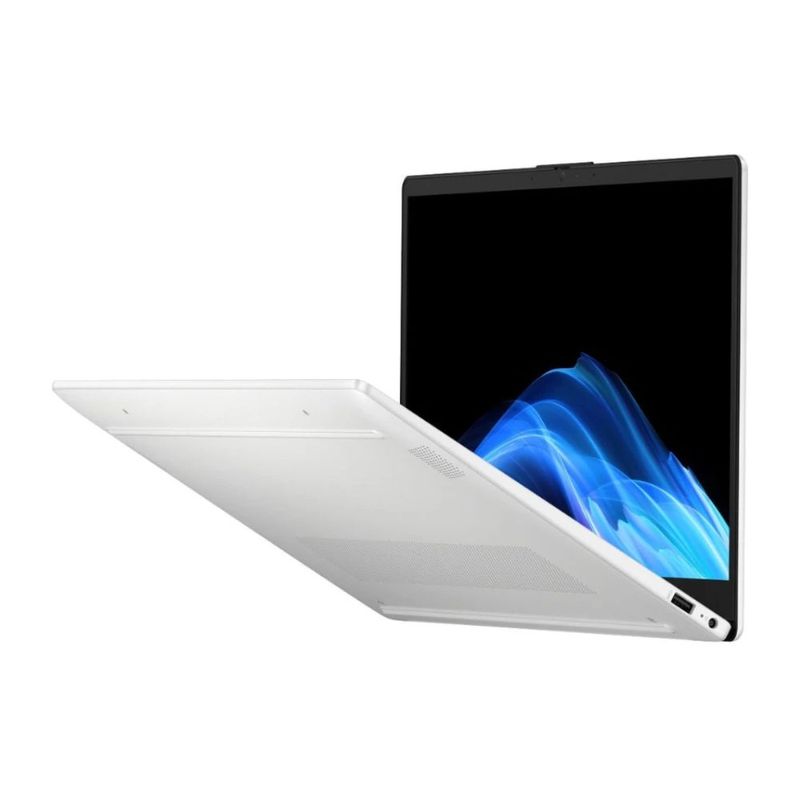Laptop HP 15-fd2361la Core Ultra 5 512 GB SSD dorado pantalla abierta